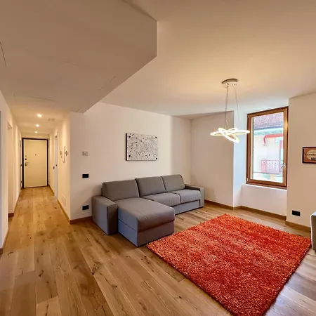 La Finestra Sul Corso * دومودوسولا